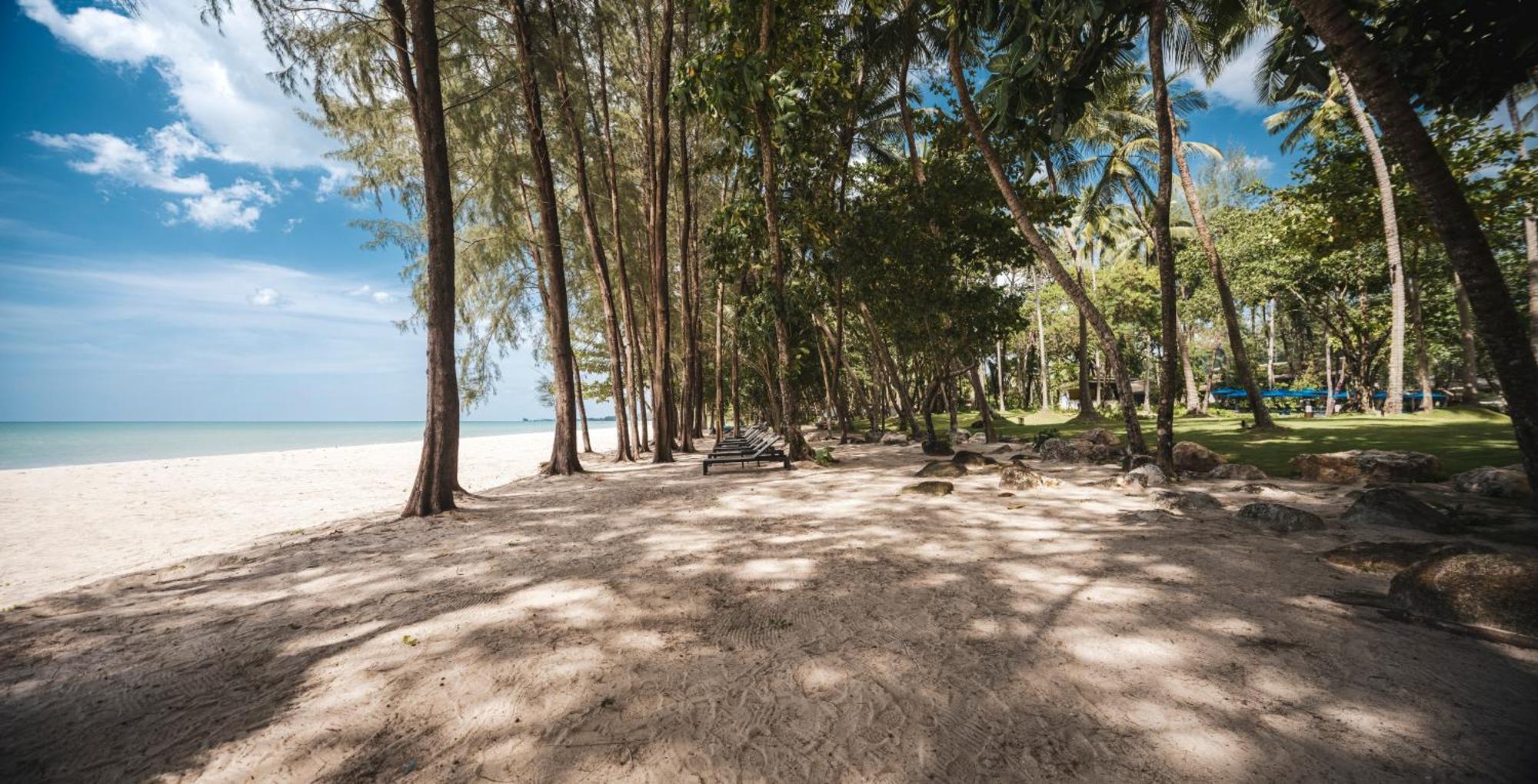 Avani Plus Khao Lak Resort Kültér fotó