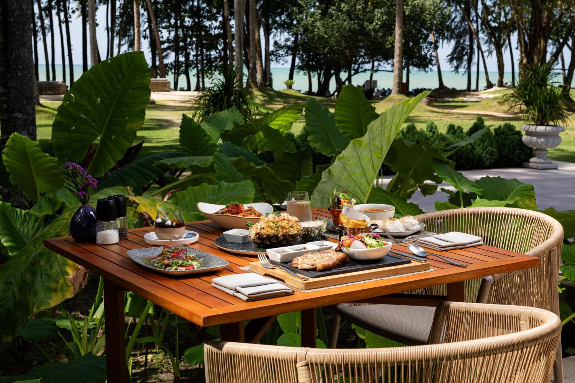 Avani Plus Khao Lak Resort Kültér fotó