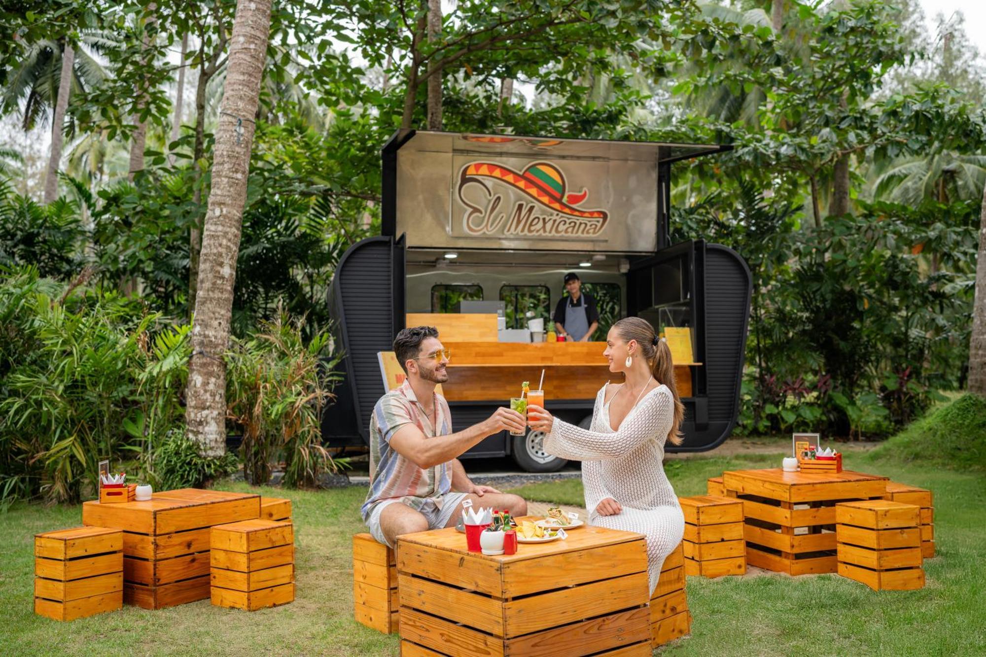 Avani Plus Khao Lak Resort Kültér fotó