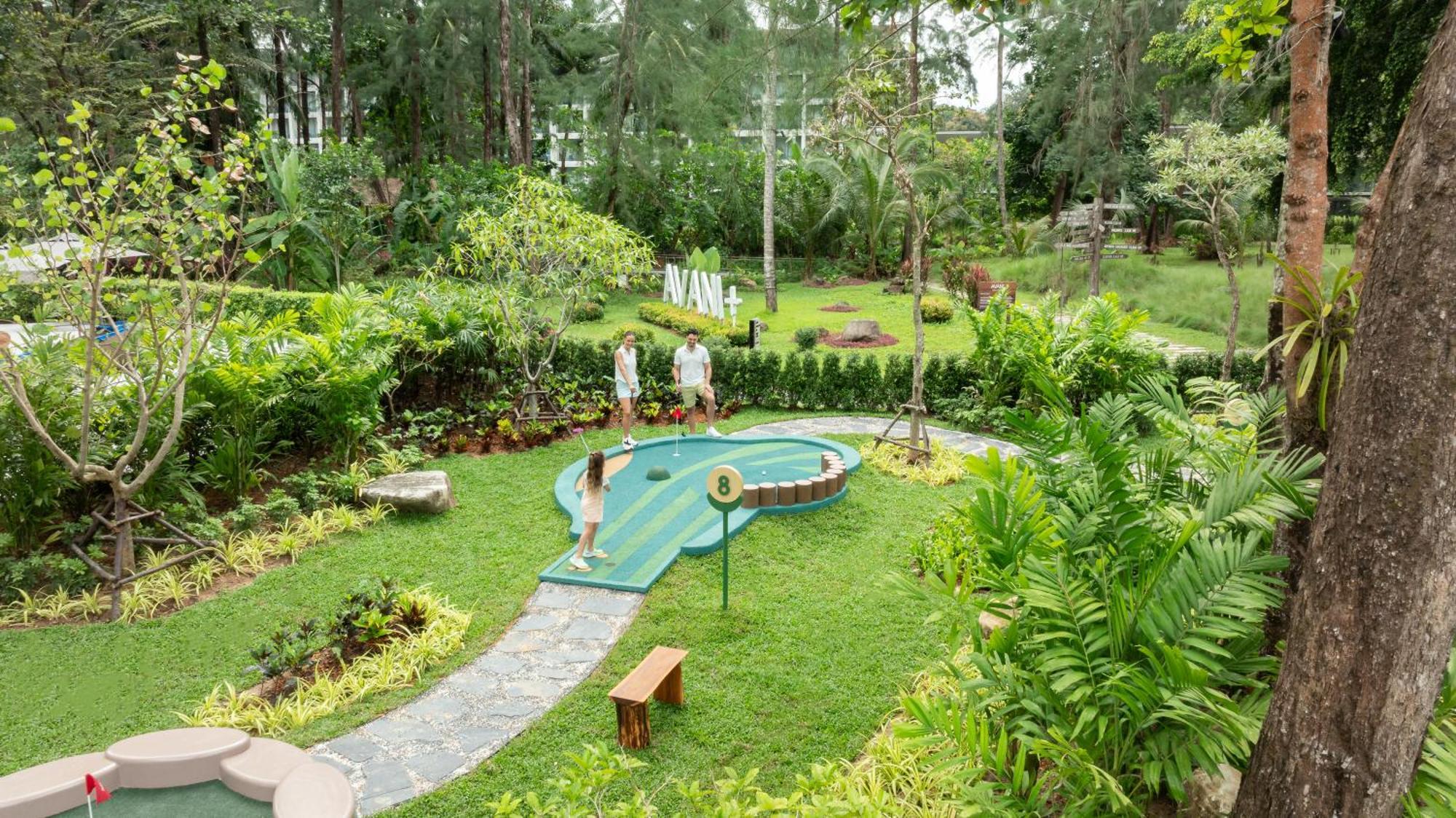 Avani Plus Khao Lak Resort Kültér fotó